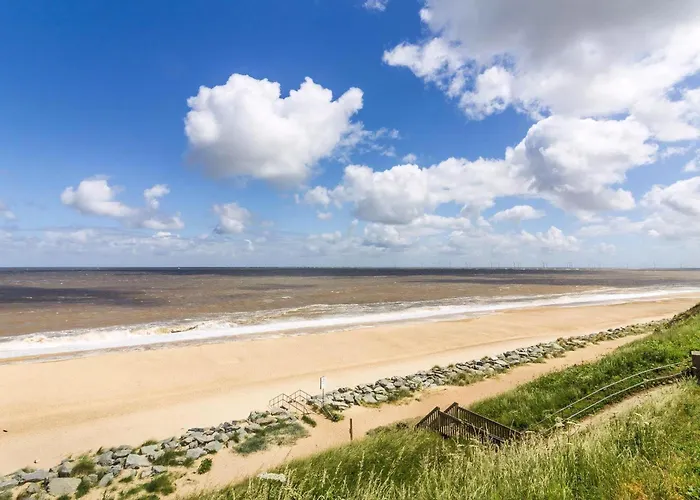 Lovely 8 Berth Caravan At California Cliffs Nearby Scratby Beach Ref 50060E