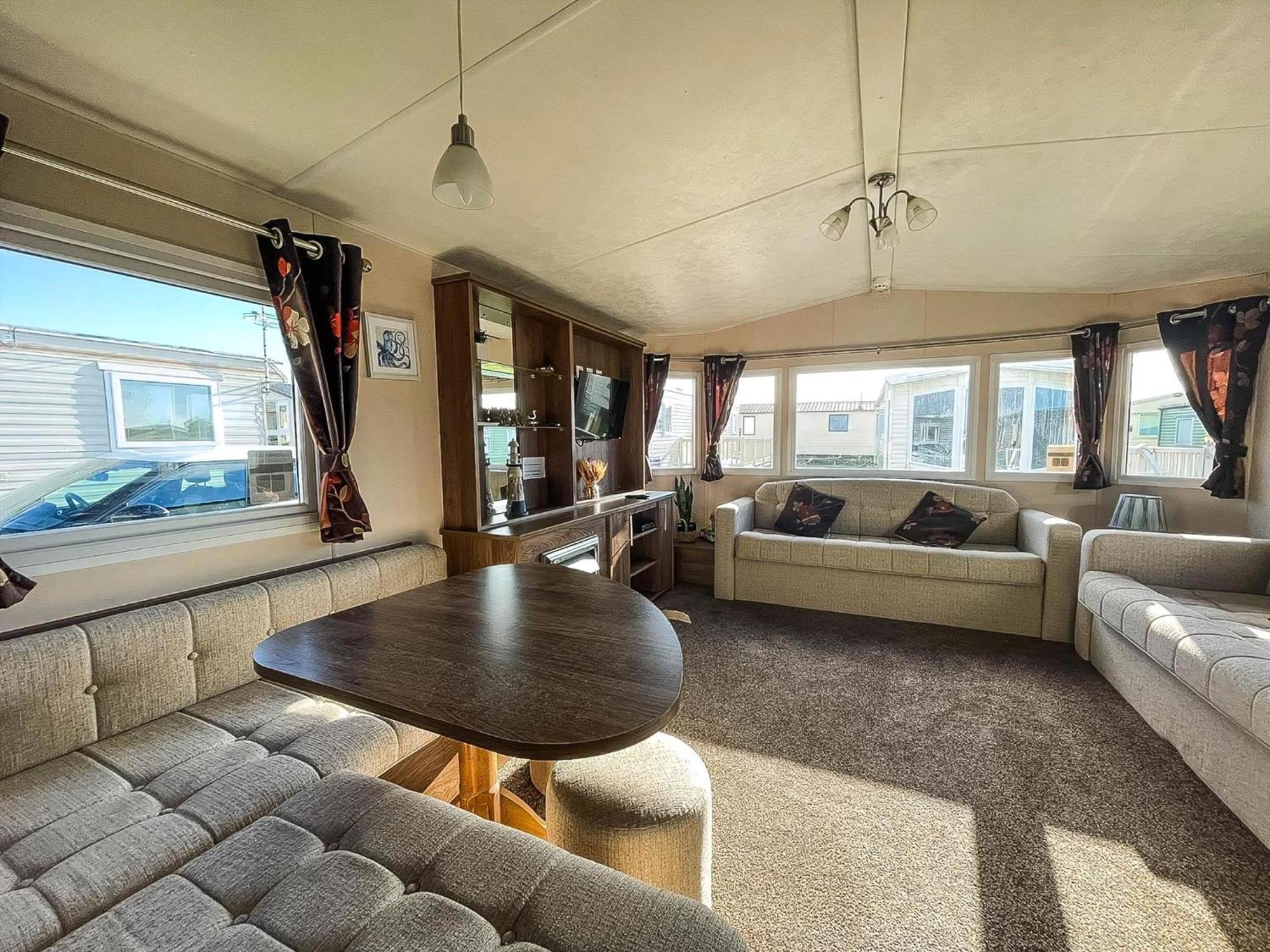 Campsite Lovely 8 Berth Caravan At California Cliffs Nearby Scratby Ref 50060e