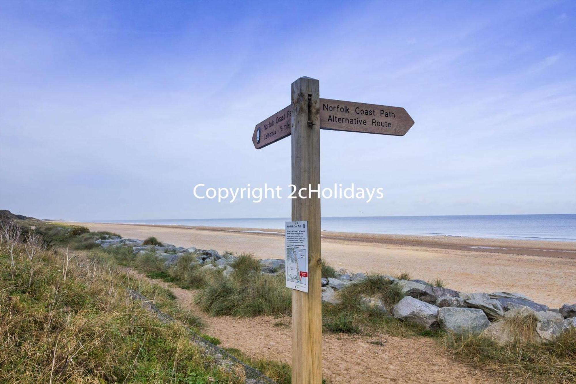 Lovely 8 Berth Caravan At California Cliffs Nearby Scratby Ref 50060e *