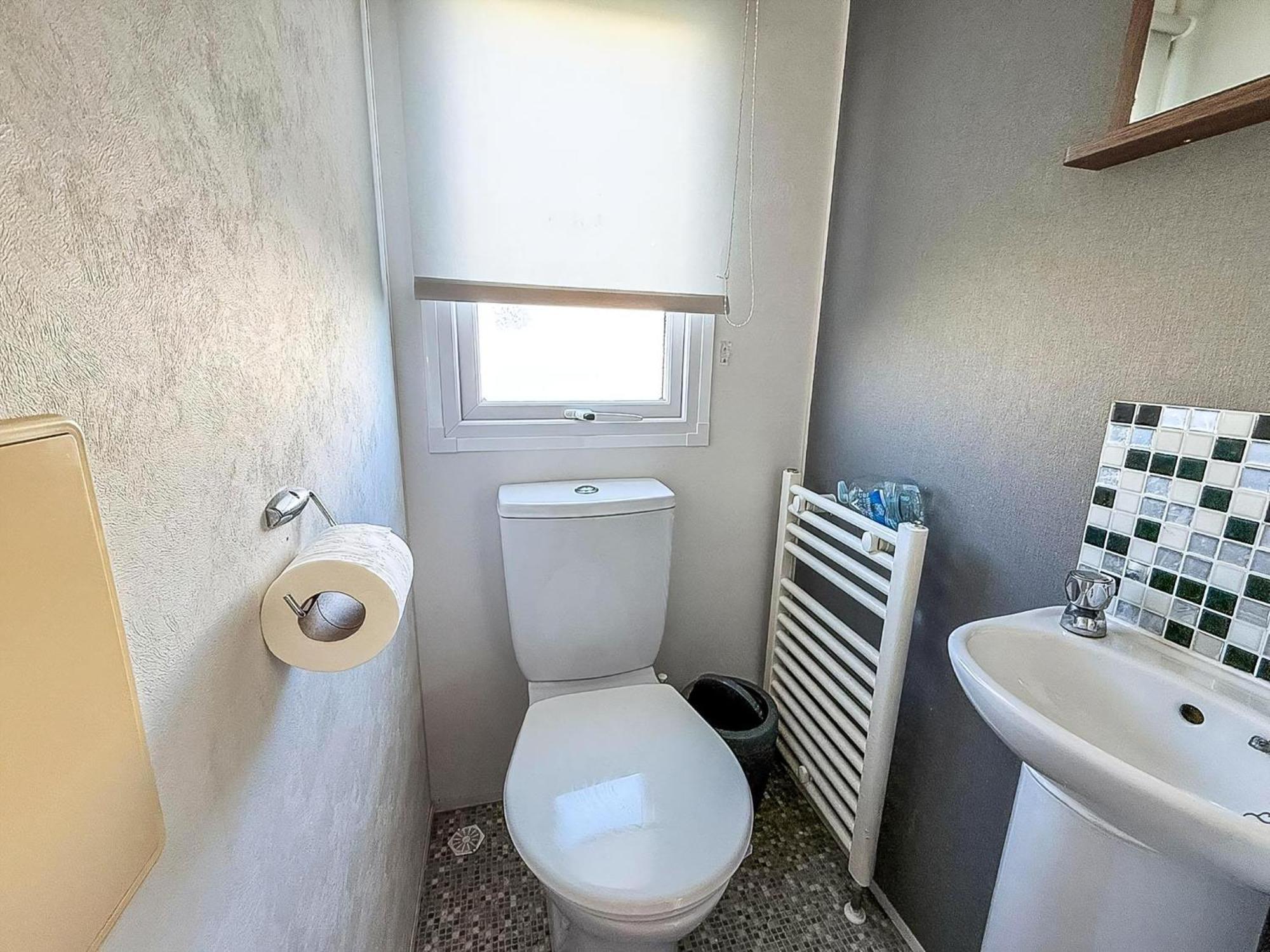 Campsite Lovely 8 Berth Caravan At California Cliffs Nearby Scratby Ref 50060e