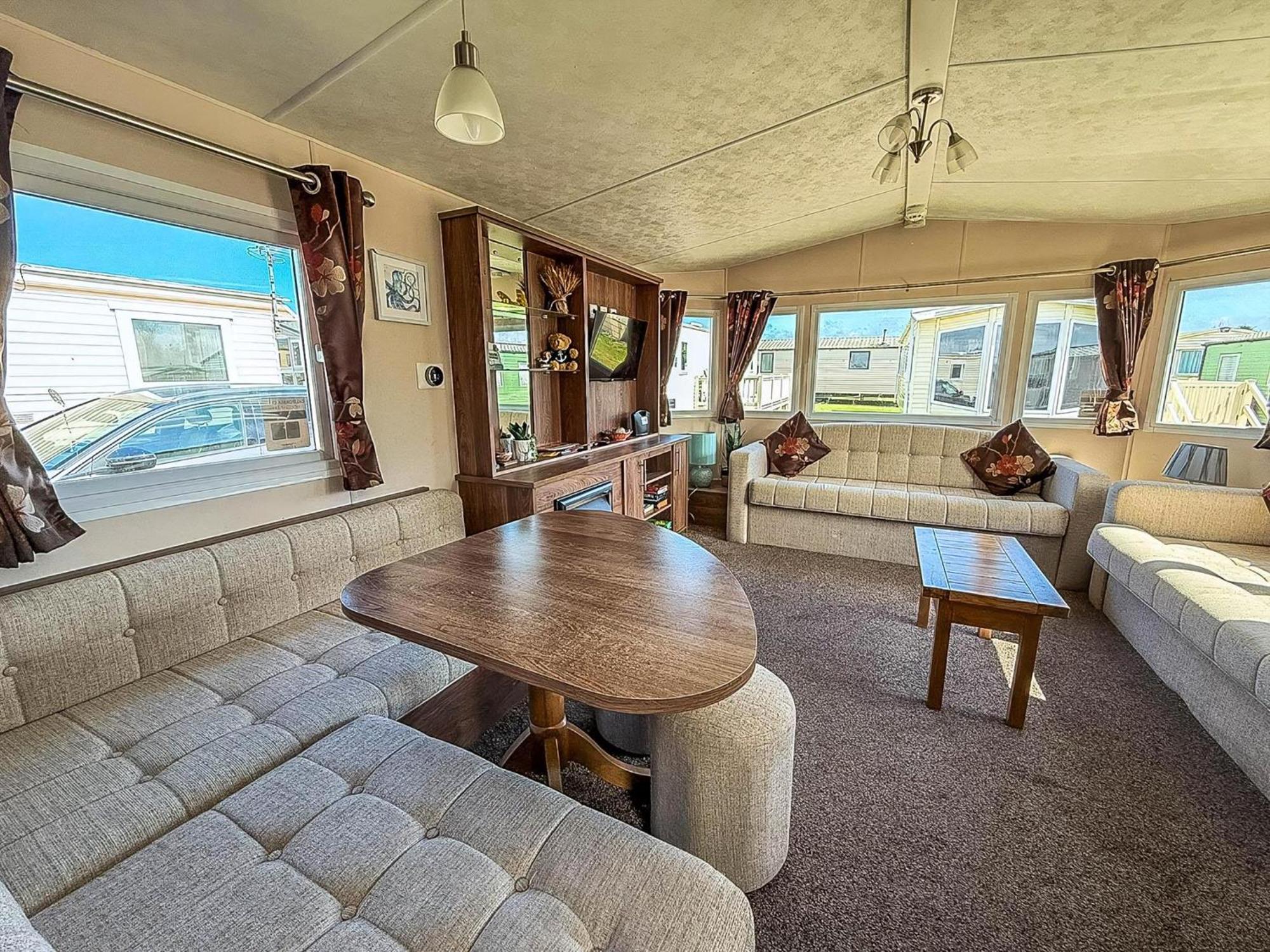 Campsite Lovely 8 Berth Caravan At California Cliffs Nearby Scratby Ref 50060e *